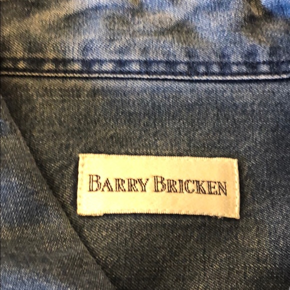 Barry Brick in size large denim shirt - Picture 4 of 6